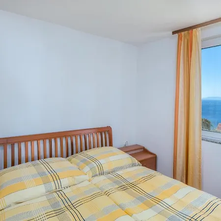 1 Bedroom Gorgeous In Apartament Stara Baška